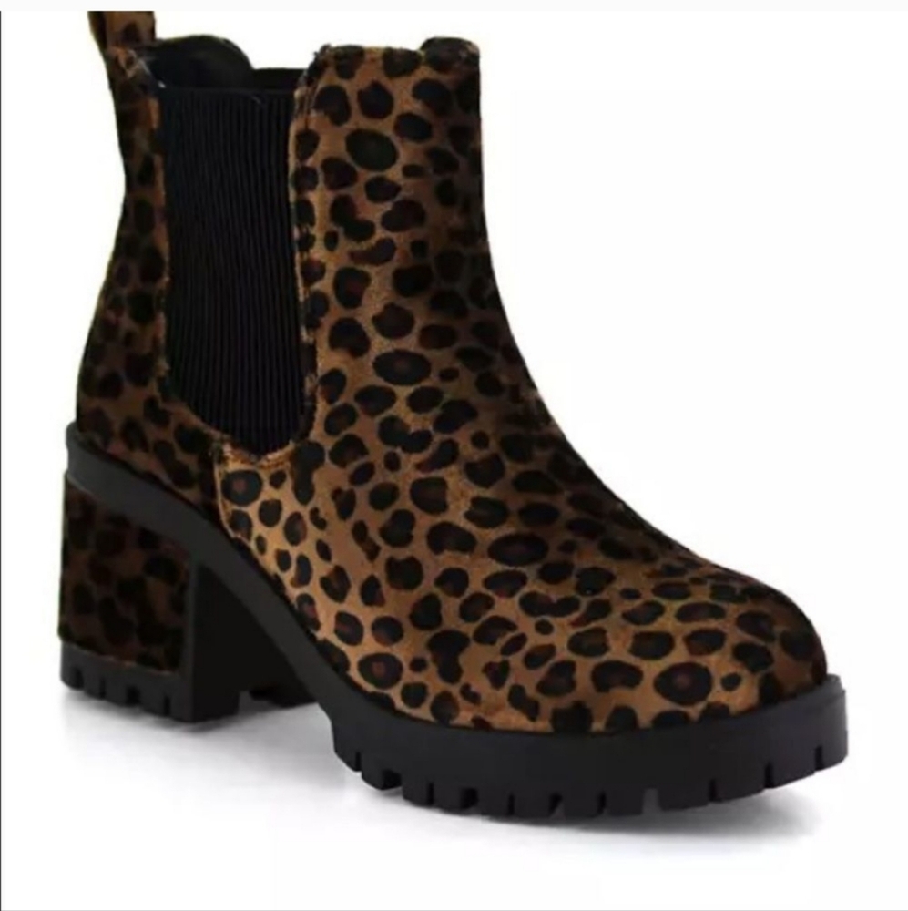Seven7 Boots Size 8/Leopard Double Gore Ankle Booties NWOT/NWOB